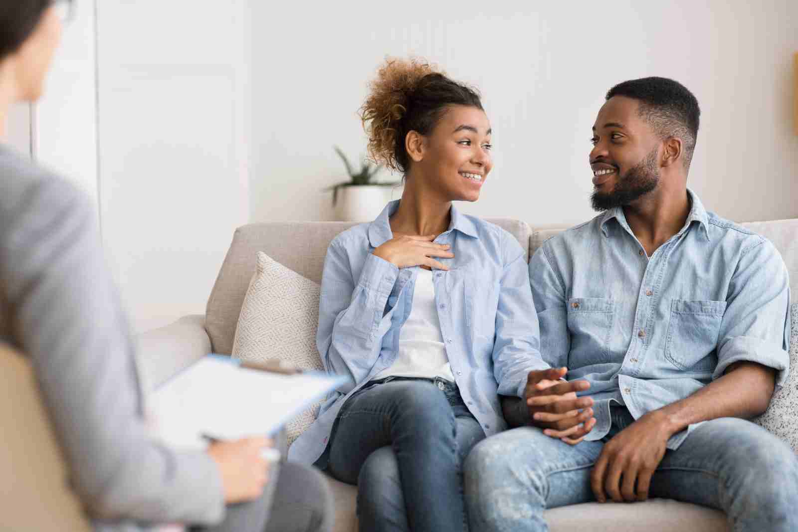 couple attending couples therapy in Maryland