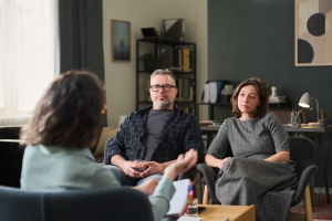 Therapist Explaining Couple How to Set Boundaries with In-Laws